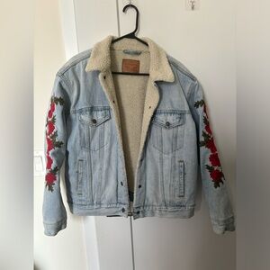 Levi’s denim jacket with Sherpa lining (XL)